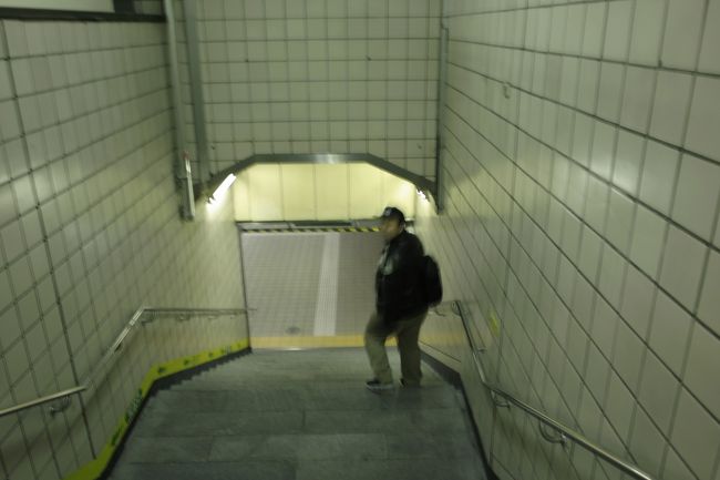 最終日、行動開始です。<br />目指すは市場の麻薬キンパ。<br /><br />タクシーで行こうと思ったけど朝のラッシュでつかまらなくて、地下鉄で。<br />すぐだしね。