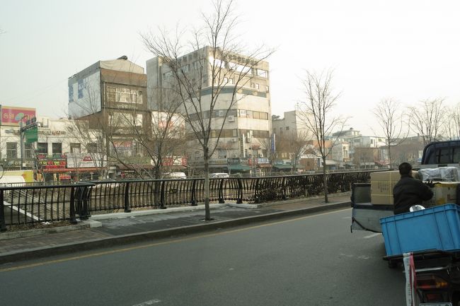 ソウルの朝。スモッグで曇ってるのかな？<br />もちろん寒いです!!