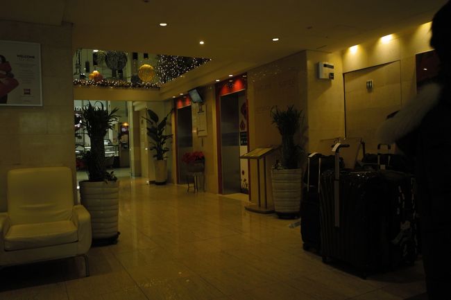 ホテルで荷物を整理してチェックアウト。<br /><br />１階のインフォメーションでトランクを預かってもらってマッサージに行く。<br />そして明洞餃子に。