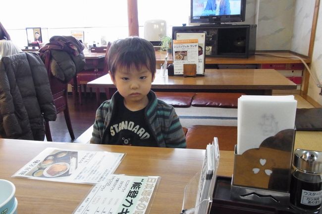 2階はテーブル席と座敷があります。<br />