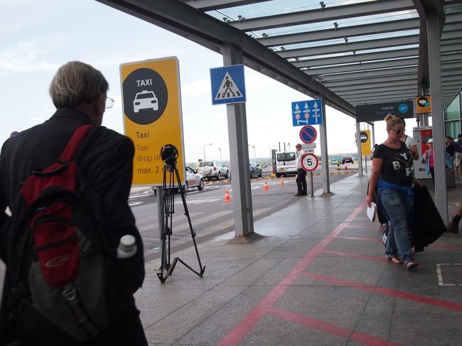 30分で空港に到着。