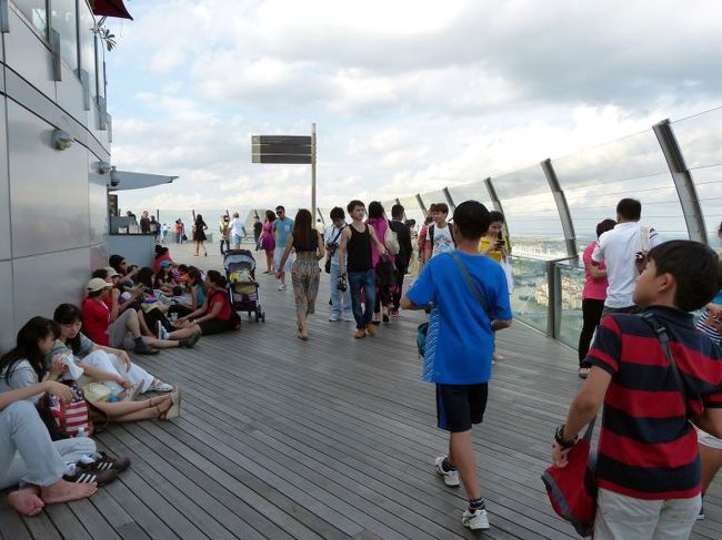 3,900人が収容可能なサンズ・スカイパーク展望台