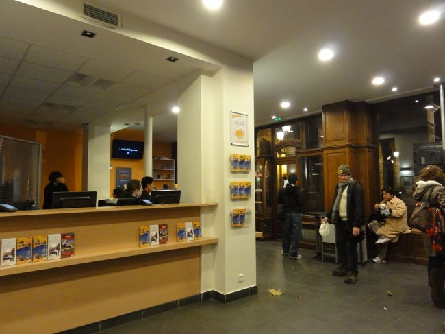 「ツアー会社」　の　「シティラマ」　の待合室です。<br /><br /><br />「ルーヴル美術館」　の近くにあります。