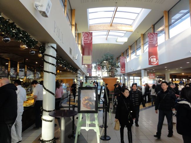 写真は　「途中休憩」　の店舗内です。