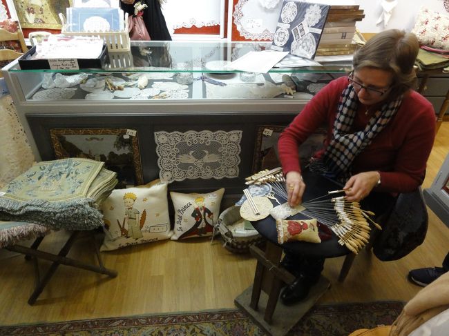 ツアーに付いてる　「レース屋」　見学です。<br /><br /><br />時間も短く、楽しめました。