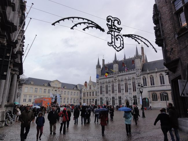 「ブルグ広場」　です。<br /><br /><br />「マルクト広場」　から　「徒歩１分程」　。　