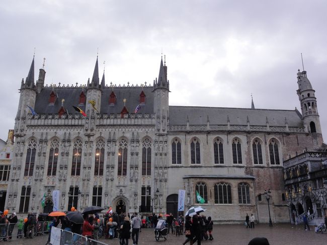 「市庁舎」　です。<br /><br /><br />「１３７６年〜１４２０年」　にかけて建てられたものです。