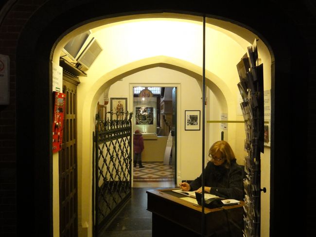 「１.５ユーロ（１５０円）」　か　「２ユーロ（２１０円）」　かかりました。<br /><br /><br />中は撮影禁止。<br /><br /><br />