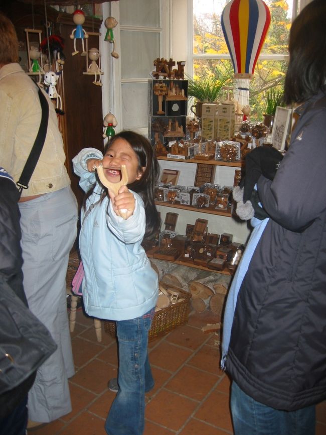 雑貨屋でふざける娘！