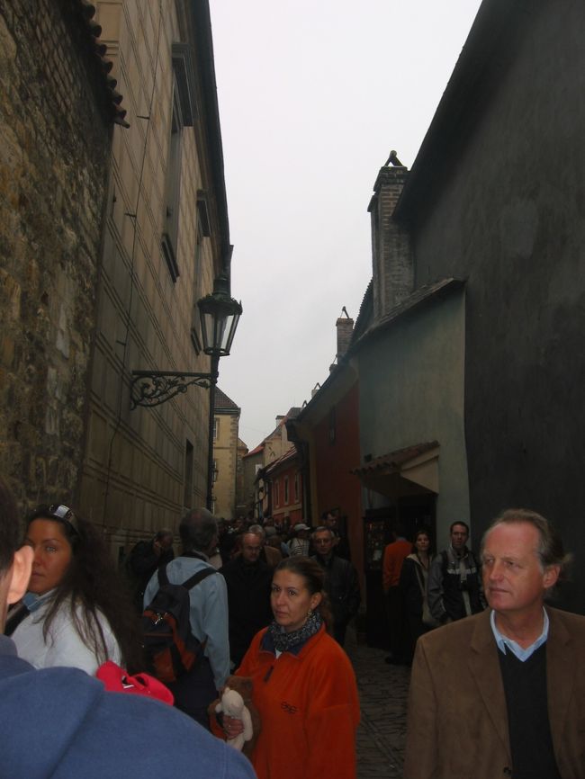 黄金小路はかなり混み合っていました。