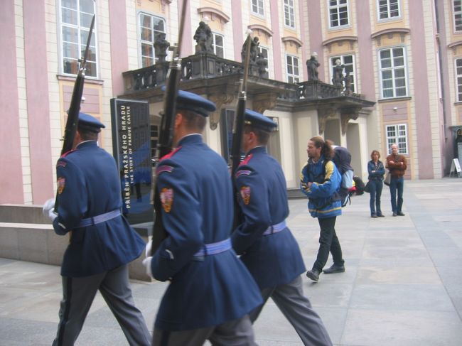 兵隊さんの行進。