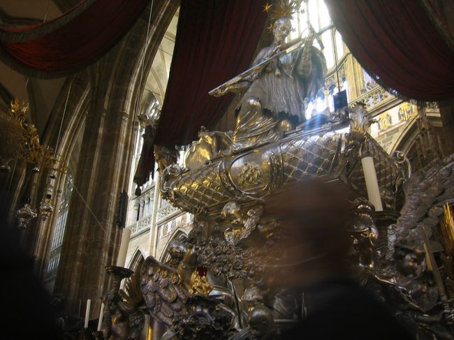 聖ヤン・ネポムツキー像