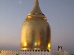 １７時５０分。
ブーパヤー・パヤー。
川岸です。