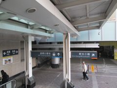 　左営駅を出て高雄捷運の左営/高鉄駅へ向かいます。
