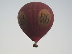 他の熱気球です。
乗客８人と操縦者１名乗りです。