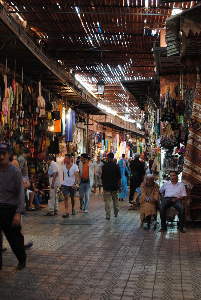 マラケシュは迷路の町・・という感じで迷いまくり。