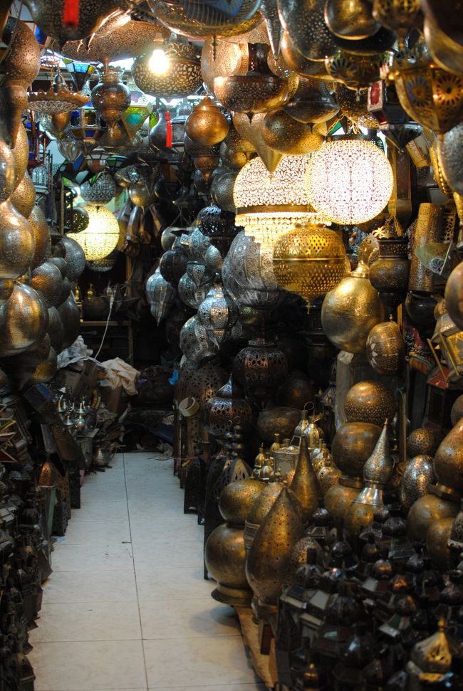 ランプがとても素敵なのだけどとても持って帰れる気がしないので購入を断念。<br />買えば良かったかも・・・でも飾るとこない・・・。