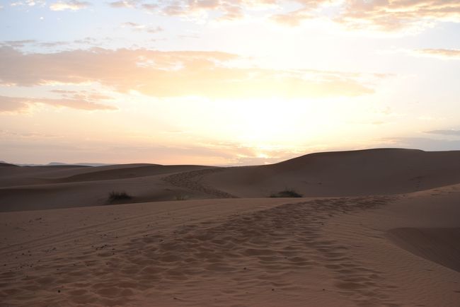 ひたすら砂漠。