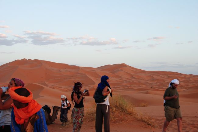 ず〜〜〜っと砂漠。