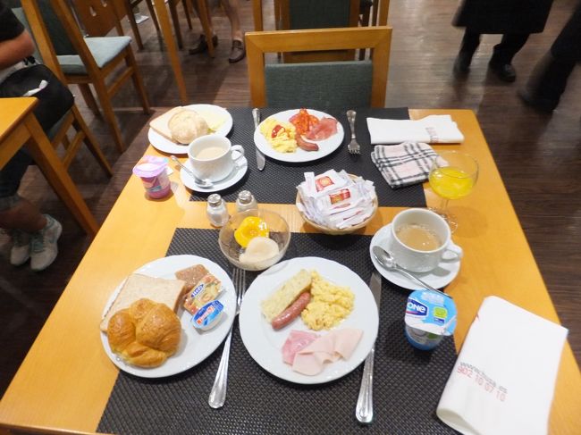 ６：００　起床<br />７：００　朝食<br />７：５５　出発<br />コルドバまでは約２８０ｋｍ