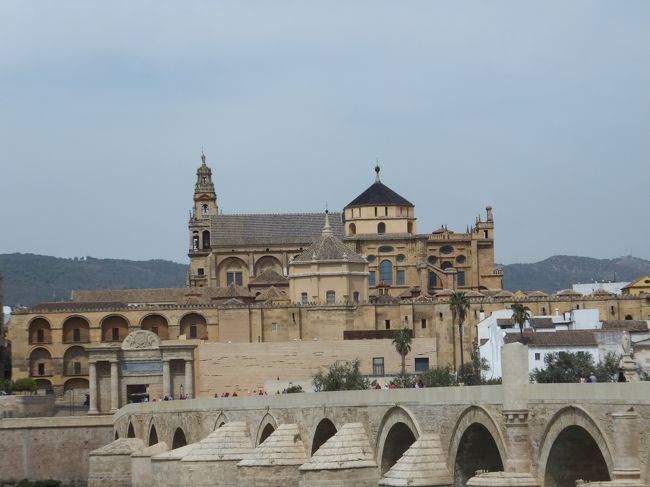 ローマ橋<br />全長２３０ｍで１６のアーチがあります。<br />