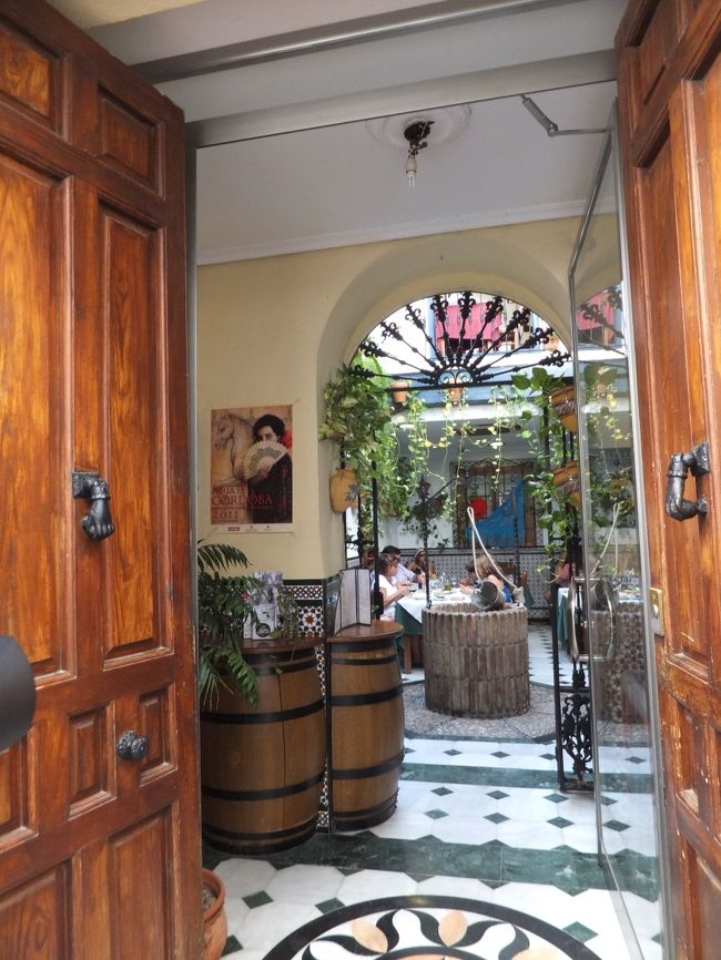 パティオがある建物が多いようです。