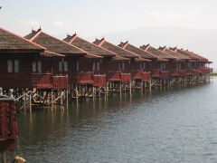 １０時３０分
フーピンインレーカウンダインホテル到着です。
マンダレーを朝の飛行機で出発しました。
