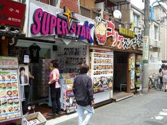 イメージ通り韓流の店で溢れている。
食品以外の韓流グッズの店は割と新しい店が多い。