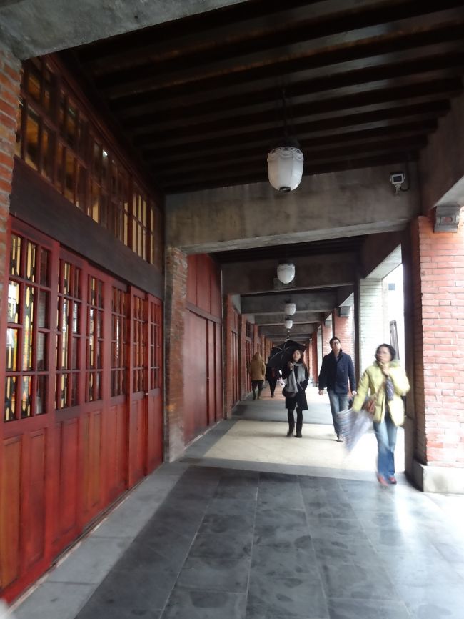 剥皮寮は、材木の交易が盛んで、運ばれてきた木の皮を剥いだことが名前の由来だそうです。