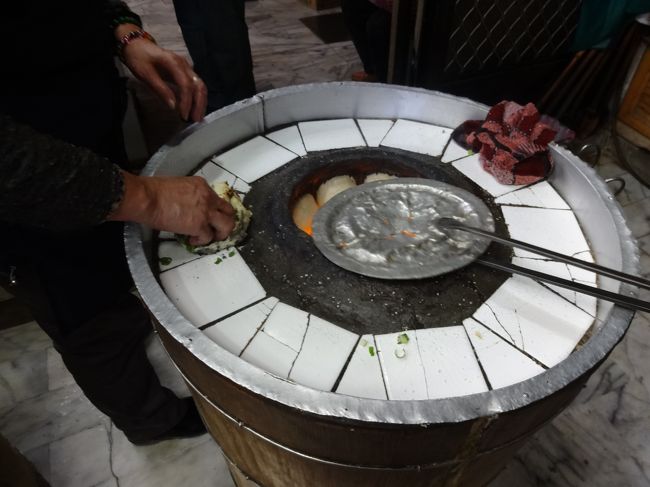 この窯の中に貼り付けて焼きます。