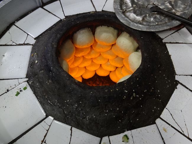 「写真とってもいい？」とジェスチャーと笑顔で尋ねると、わざわざ蓋を開けてくれました。<br /><br />おかげで、いい絵がとれました♪