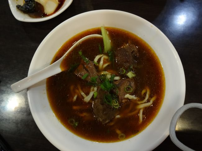 小腹がすいたので、牛肉麺を食べに来ました。<br />ここの店長さんは、食べ終わるといつも「味はどうでしたか？」と聞いてくれます。<br /><br />今回も美味しかったですよ！<br /><br />☆神仙川味牛肉麺<br />http://4travel.jp/overseas/area/asia/taiwan/taipei/restaurant/10387601/
