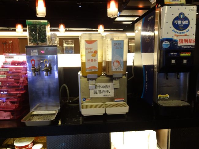 ジュース、お茶も飲み放題♪<br />マンゴージュースがありましたよ。