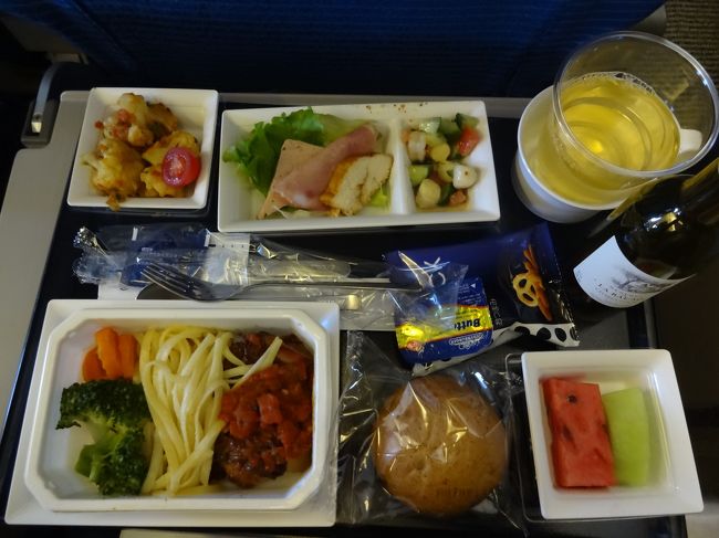 帰りの機内食です。<br />チキンのパスタ添え。左奥のカリフラワーが本当に美味しかった！<br />ANAの機内食美味し〜い♪<br />これからも、ANAの時は空港で買い食いしないでおこうっと。<br /><br /><br />最後までご覧いただき、ありがとうございましたm(__)m