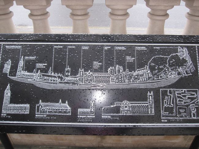 見えている建物の説明がありました。<br />左端がビッグベン。ウェストミンスター寺院なども視界に入ってます。