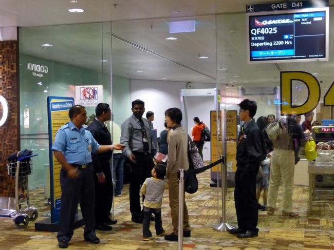 ここでもパスポートとセキュリティーチェック