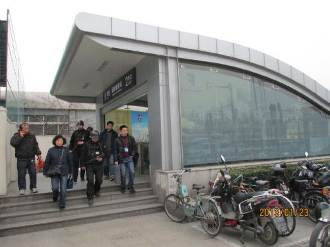 地下鉄４号線の楊樹浦路駅の２号口<br />