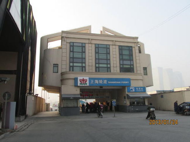 フェリー乗り場。浦東側へ行きます。<br /><br />