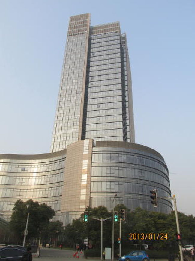 １棟だけ超高層ビルが建ってます。<br />