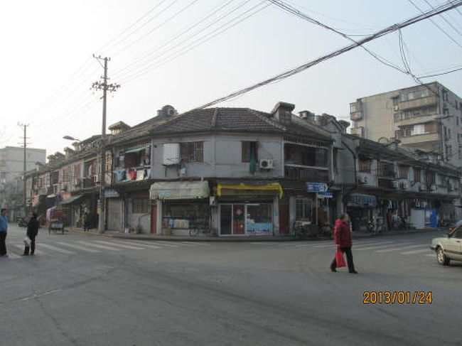 周りには古い建物が多く残っています。<br /><br />