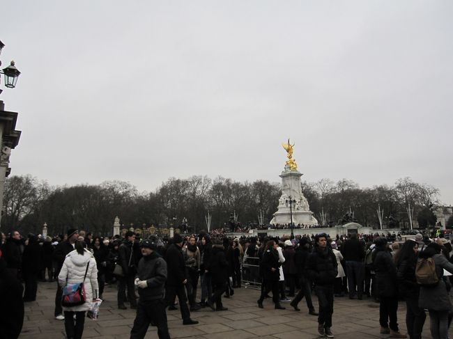 やっぱりこの時間になるとすごい人です。