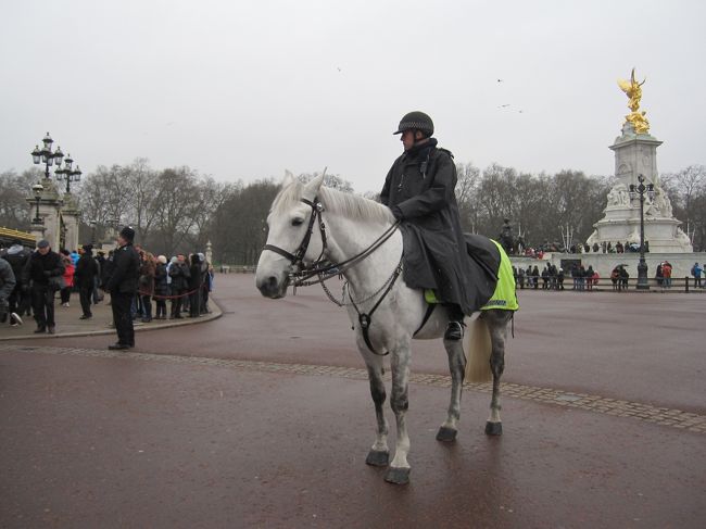 先導をしているのはロンドン市警の騎馬。<br />これがかっこよかった。