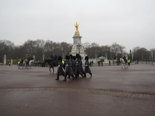 雪が降る中で寒くて寒くて。<br />けっこう長くて途中で退散しちゃいました。