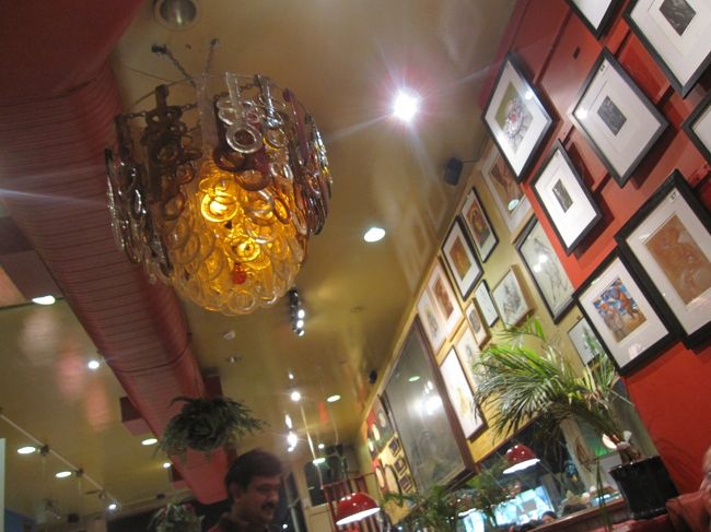 夕食はホテルの近所のカフェに。