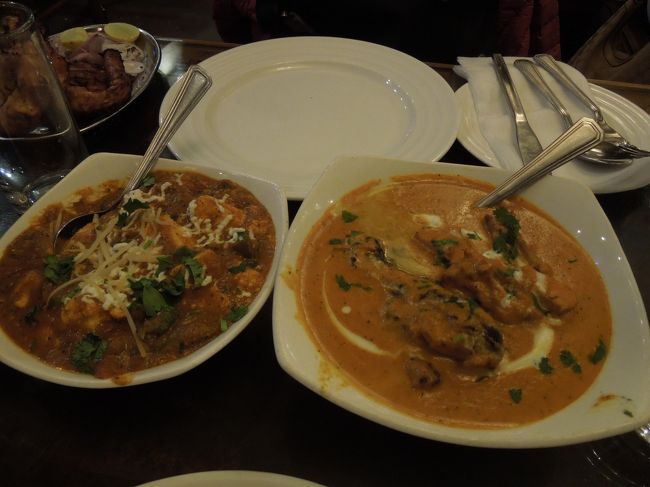 7時くらいに到着したので、ブラブラちょっとだけで歩いてみました。<br />ブラブラしていると、土曜日だったので人も多く、結局コンノートプレイスまで行っちゃいました。<br /><br />バーゲン時期と土曜日が重なって、結構な人出。私たちも適当にぶらぶらして、ヴェーダというレストランを探していました。こんなにながくブラブラするつもりがなかったので、ガイドブックをもってきていなくて、いまいち場所がわからず(T_T)<br /><br />つぎの候補のEmbassyに行きました。ここも結構評判が良いレストランみたいです。インド人でいっぱいでした。<br /><br />食事の種類も沢山あって、鶏、マトン、野菜、チーズのカレーの種類に驚き(@_@)　結局写真のチキンとチーズ、そしてタンドリーチキンを頼みました!(^^)!。<br /><br />すご〜くおしいかった。<br /><br />帰りはサイクルリキシャでホテルまで。100ルピーと言ったのを50ルピーにしてもらいました。初めてにしては上出来？ですかね？？？