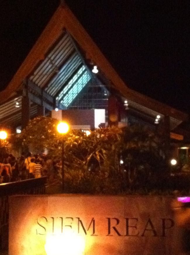 空港！<br />空港の壁に沢山とかげが居て面白かったです。<br /><br />皆写真をとってました。