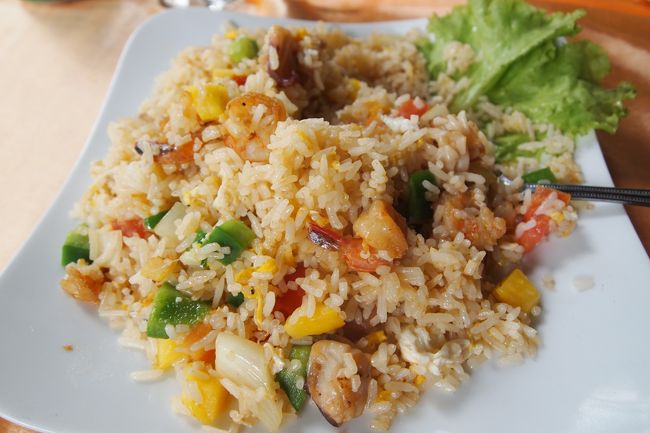 こちらはチャーハン♡<br />パイナップルが沢山入ってた！<br />本当においしかったです！<br /><br />