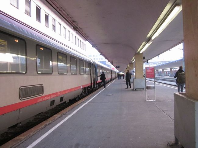 ベネチアから11時間かかって、ウイーン西駅に到着しました。実に23年ぶりのウイーン訪問です。<br /><br />★1990年のウイーン旅行記はコチラ<br />http://4travel.jp/traveler/satorumo/album/10511830/<br />