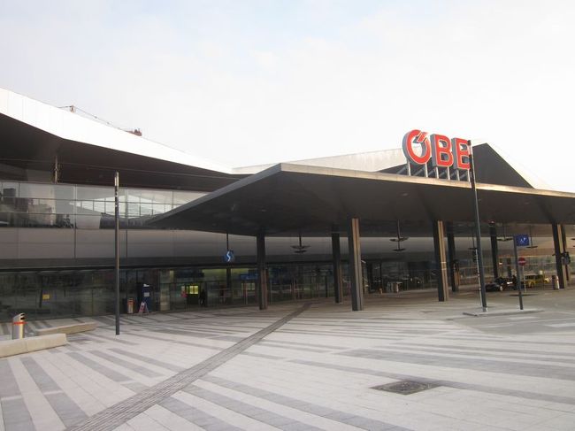 2012年12月に一部完成したばかりのウイーン中央駅です。全面開業は2015年の予定です。