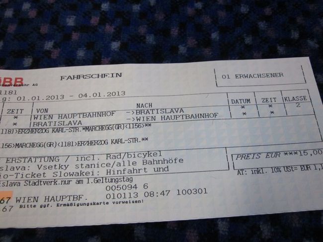 ウイーン〜ブラチスラヴァは運賃15ユーロ（約1,725円）。「ブラチスラヴァまで片道」と言ってチケットを購入すると、なぜか駅員から「Sorry」と言われたのですが、後で聞いた話だと往復の方が安かったそうです。